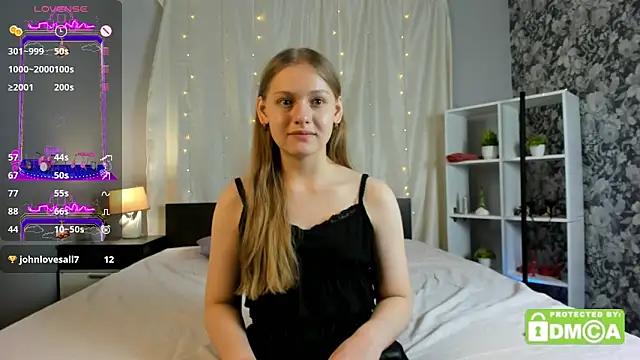 AliceMils from StripChat is Freechat