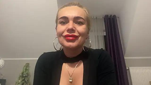 DESIREjenny from StripChat is Freechat