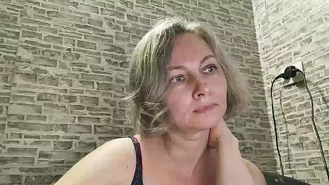 EdithManning from StripChat is Freechat