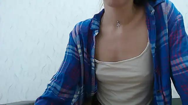 HoneyWiles from StripChat is Freechat