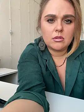 Juicy-peach2025 from StripChat is Freechat