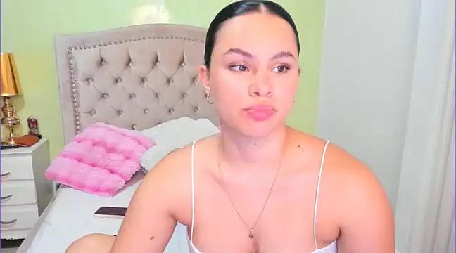 Luciluu20 from StripChat is Freechat