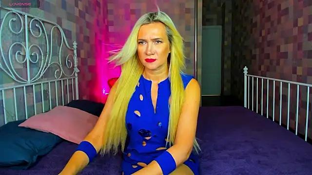 Luna__Lewis from StripChat is Freechat