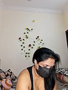 Madhubala_desi from StripChat is Freechat