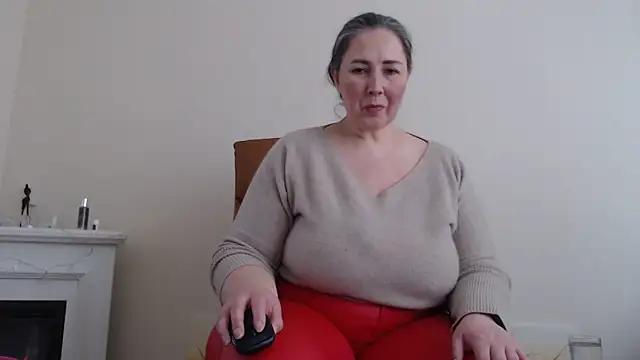 MilfGina from StripChat is Freechat