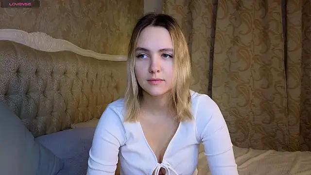 Santta_Monica from StripChat is Freechat