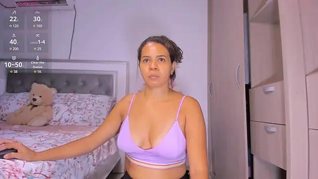 sharonDulce from StripChat is Freechat