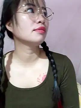 Yummy2k2 from StripChat is Freechat